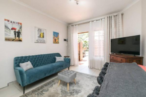 Retro Chic Bachelor Unit 3km to Menlyn